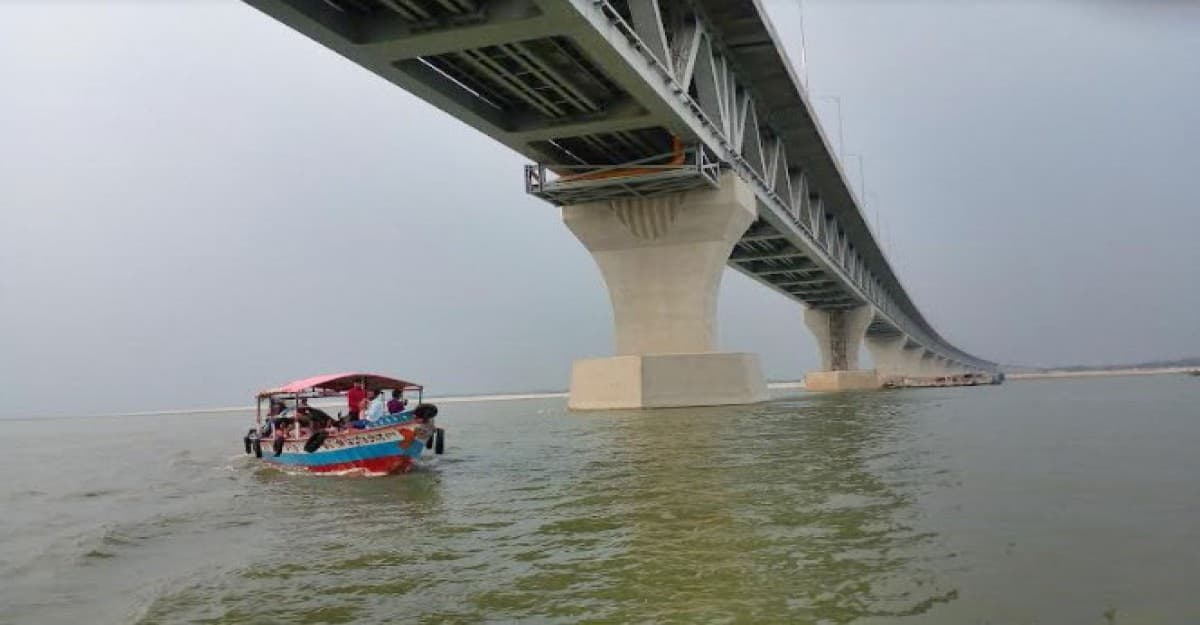 ঈদে মাওয়া ঘাটে দর্শনার্থীদের উপচে পড়া ভিড়