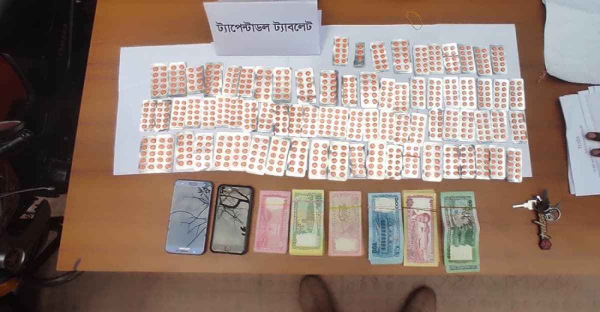 কুষ্টিয়ায় বিপুল পরিমান টাপেন্টাডলসহ গ্রেফতার ৩