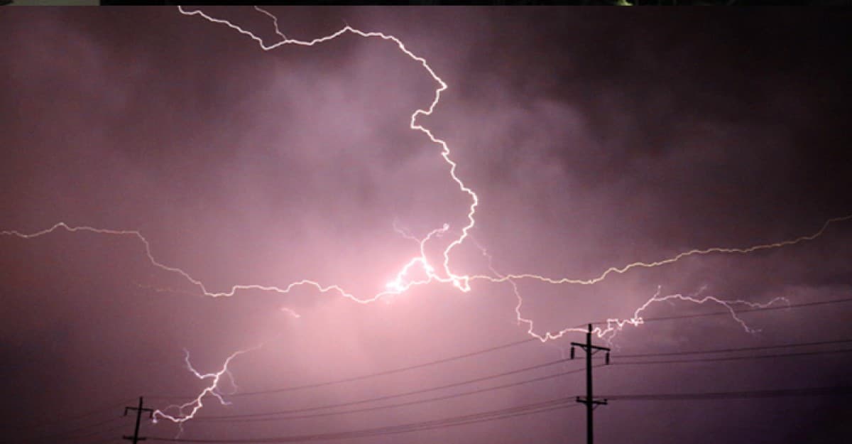 চাঁপাইনবাবগঞ্জে বজ্রপাতে প্রাণ গেল ৩ জনের