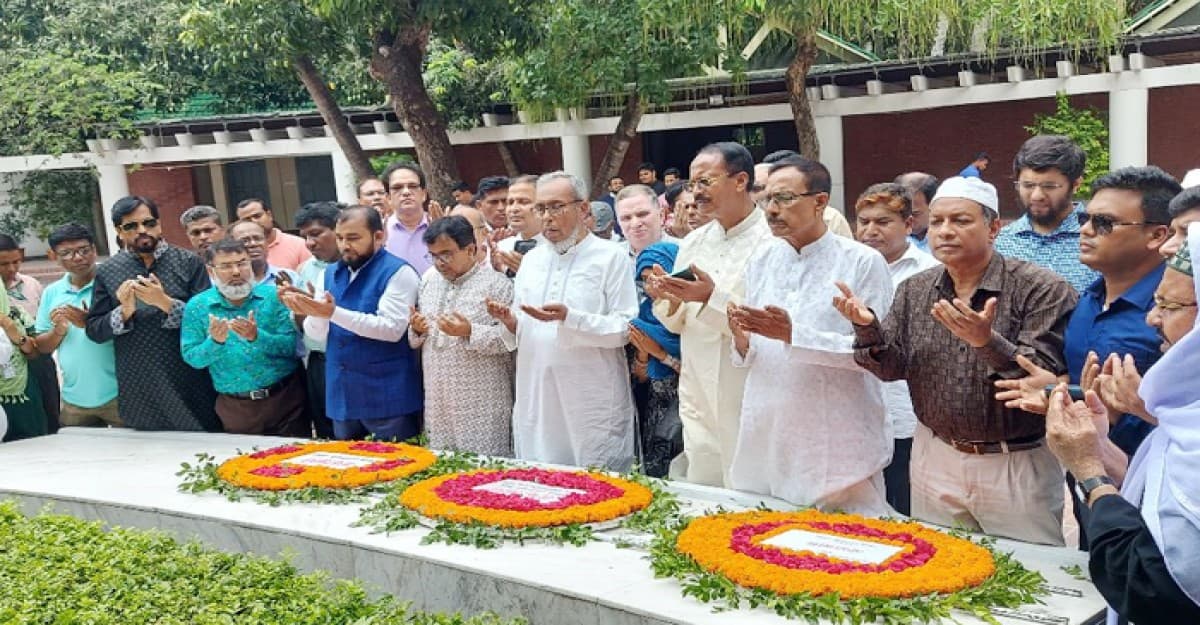বঙ্গবন্ধুর সমাধিতে বাংলাদেশ প্রকৌশল গবেষণা কাউন্সিলের চেয়ারম্যানের শ্রদ্ধা