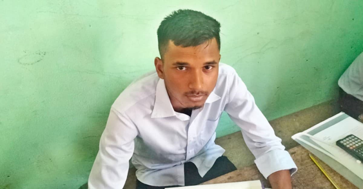 পরীক্ষা শেষে বাবার লাশ দাফন করলো সাজু