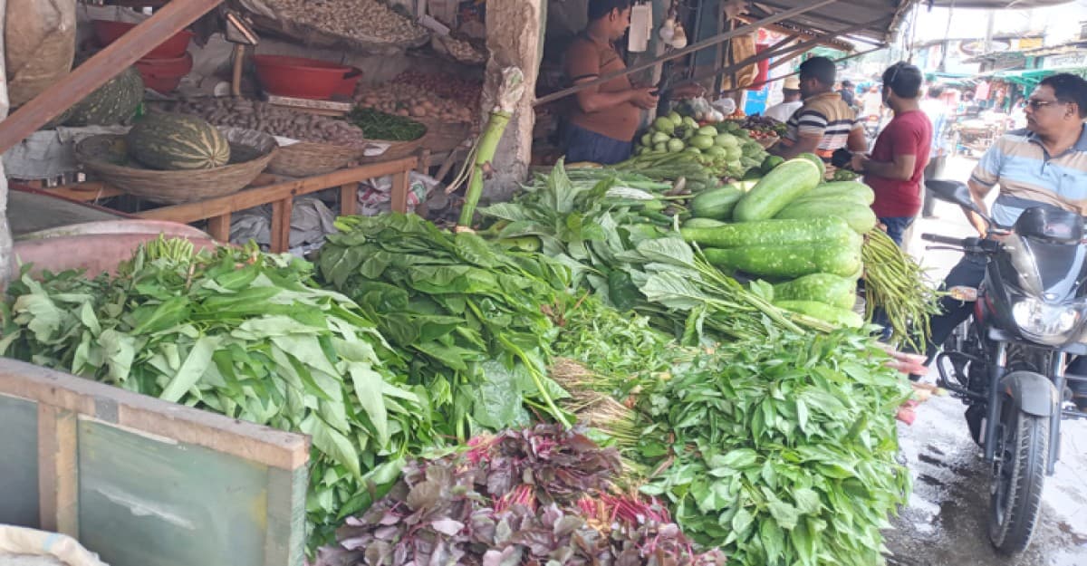 পঞ্চগড়ে বেড়েই চলেছে পেয়াঁজের দাম সবজির দাম ঊর্দ্ধমূখি