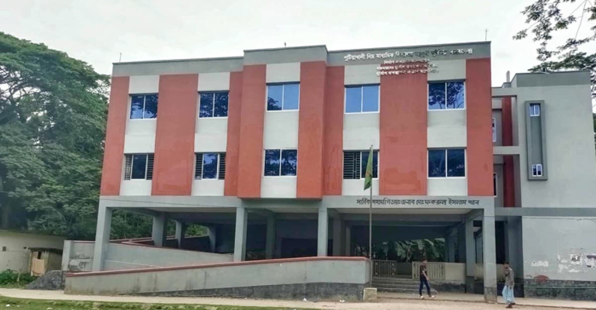 রাজাপুরে আশ্রয় কেন্দ্রে যেতে মানুষের অনিহা প্রকাশ