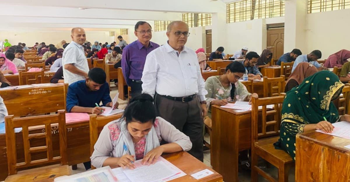 ইবিতে গুচ্ছ ভর্তি পরীক্ষা অনুষ্ঠিত