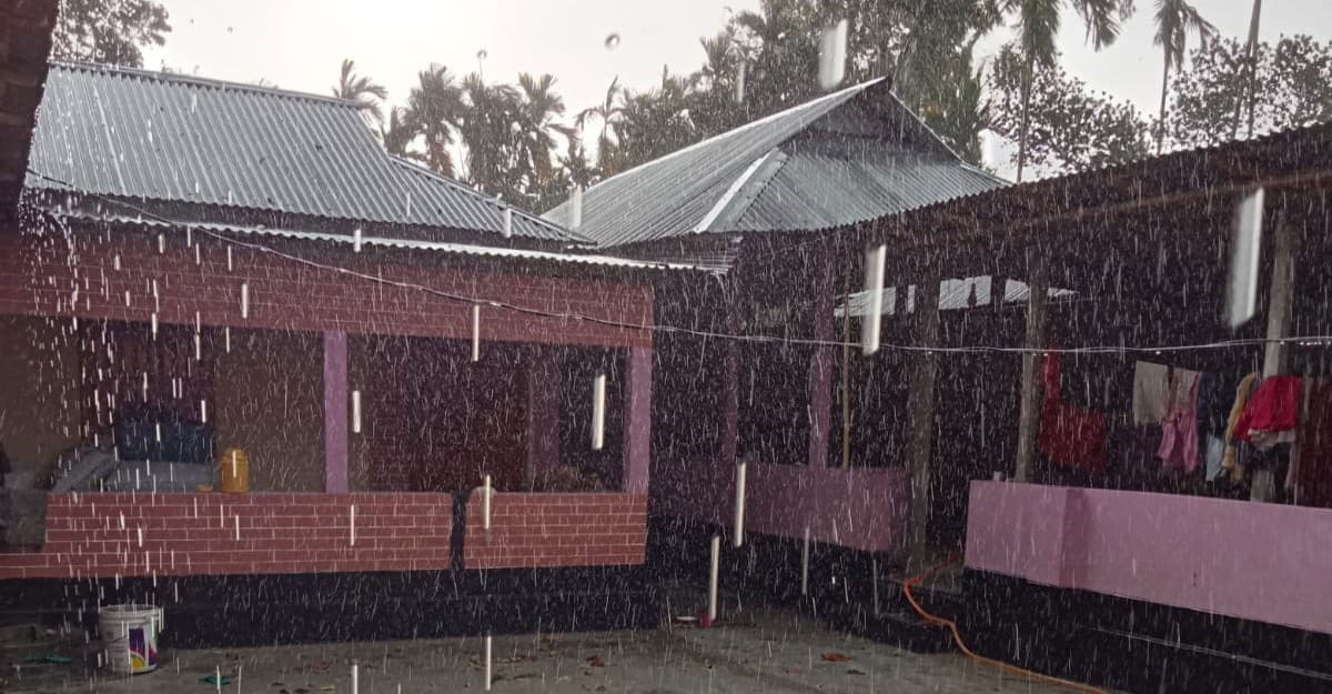 হঠাৎ বৃষ্টিতে রংপুরের জনজীবনে স্বস্তি