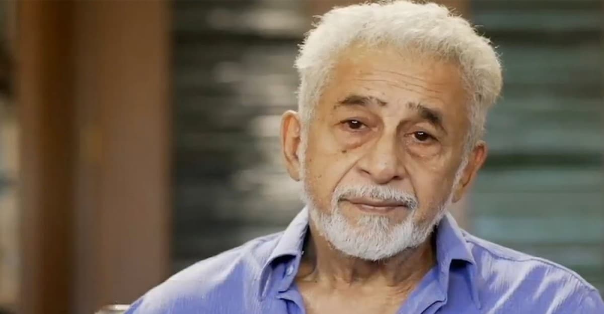 কেন ফিল্মফেয়ার অ্যাওয়ার্ড বাথরুমে লাগিয়েছেন নাসির উদ্দিন?