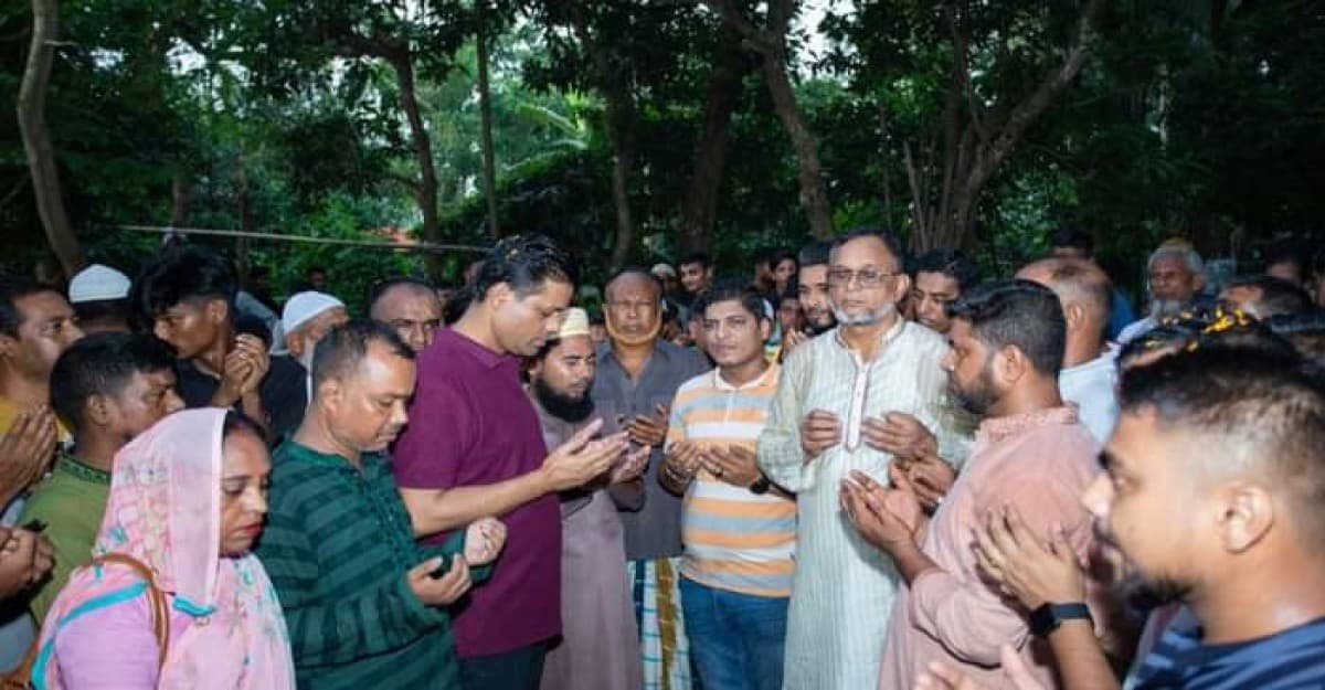 ফেনী পৌরসভায় সড়ক সংস্কার কাজের উদ্বোধন