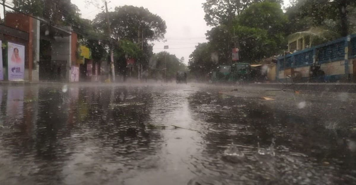 অবশেষে রাজধানীতে স্বস্তির বৃষ্টি