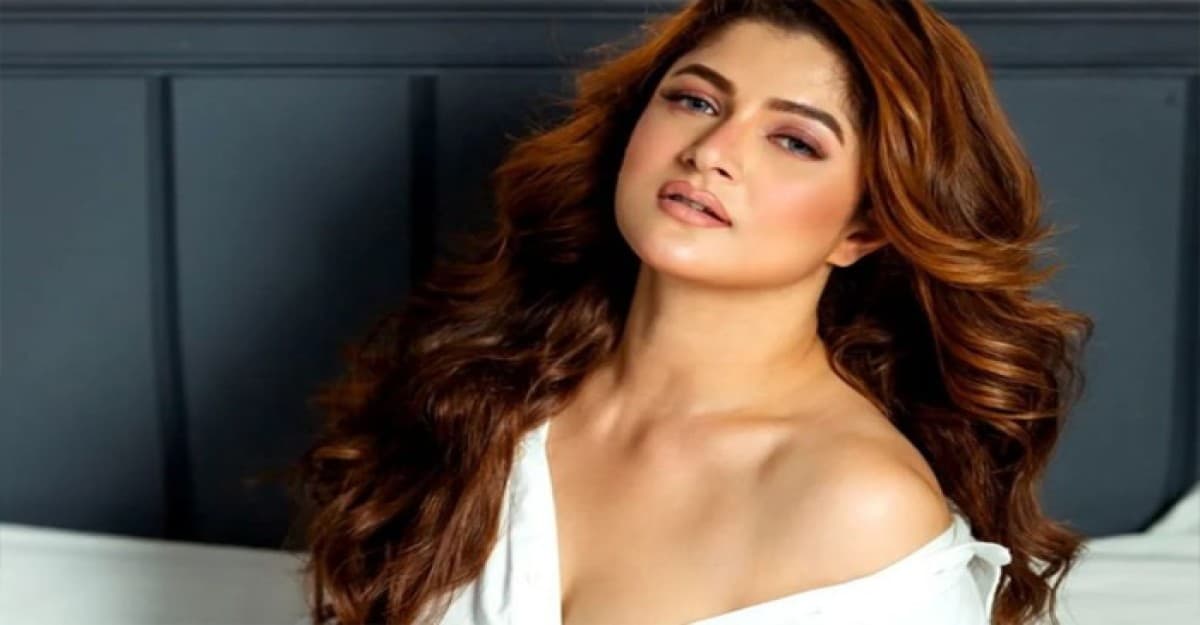 আবারও কটাক্ষের শিকার শ্রাবন্তী