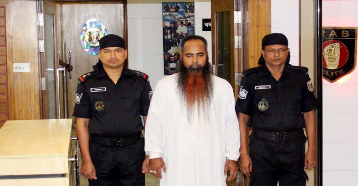 ‘ভণ্ডপীর’ ইকবালের আস্তানায় চলত অবৈধ কার্যকলাপ: র‌্যাব