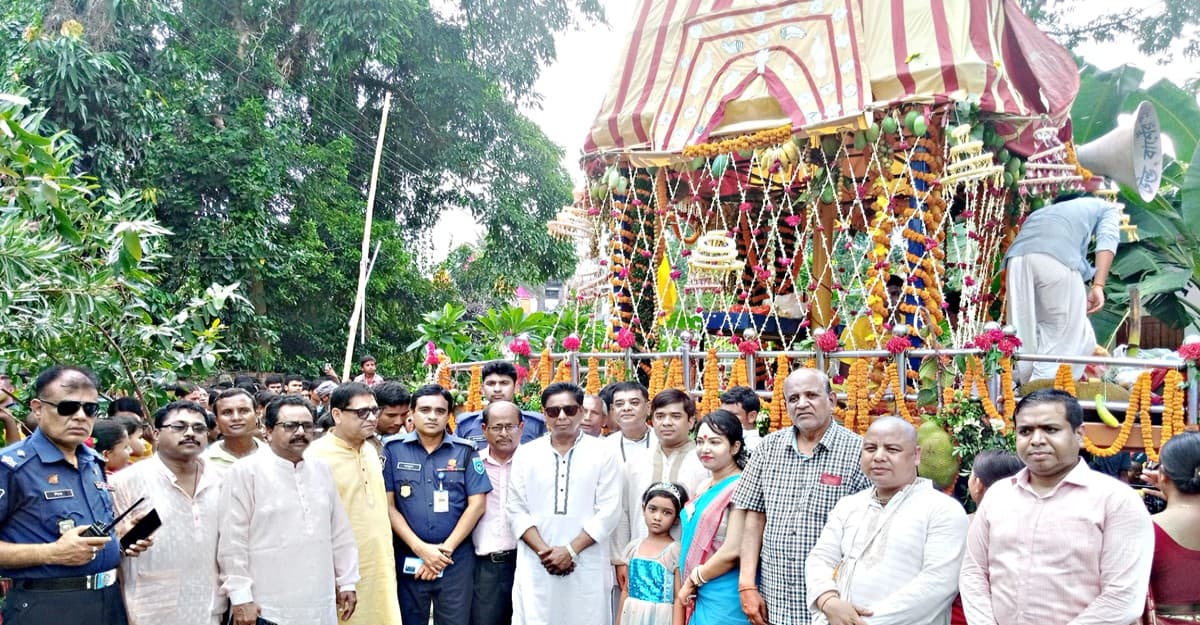 দিনাজপুরে ইস্কন মন্দিরের উদ্দ্যোগে রথযাত্রা