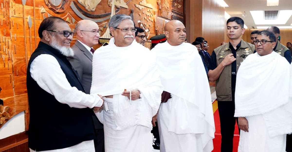 হজ পালনে সপরিবারে সৌদি আরব গেলেন রাষ্ট্রপতি