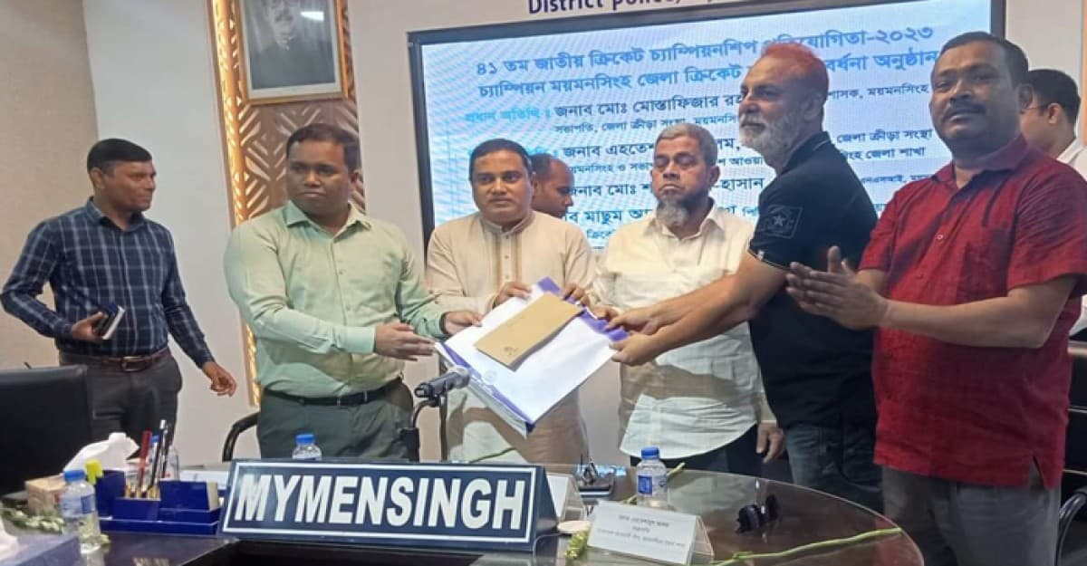 ময়মনসিংহের ক্রিকেট দলকে পুলিশ সুপারের সংবর্ধনা
