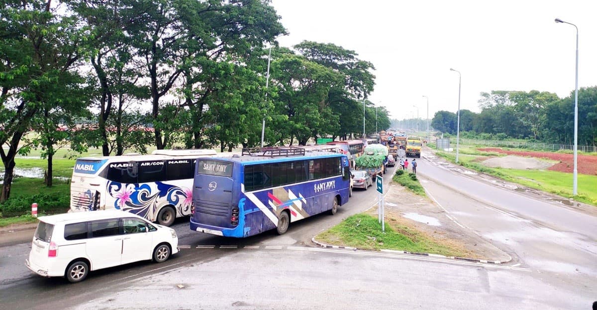 ঢাকা-টাঙ্গাইল মহাসড়কে ১০ কিলোমিটারজুড়ে যানজট