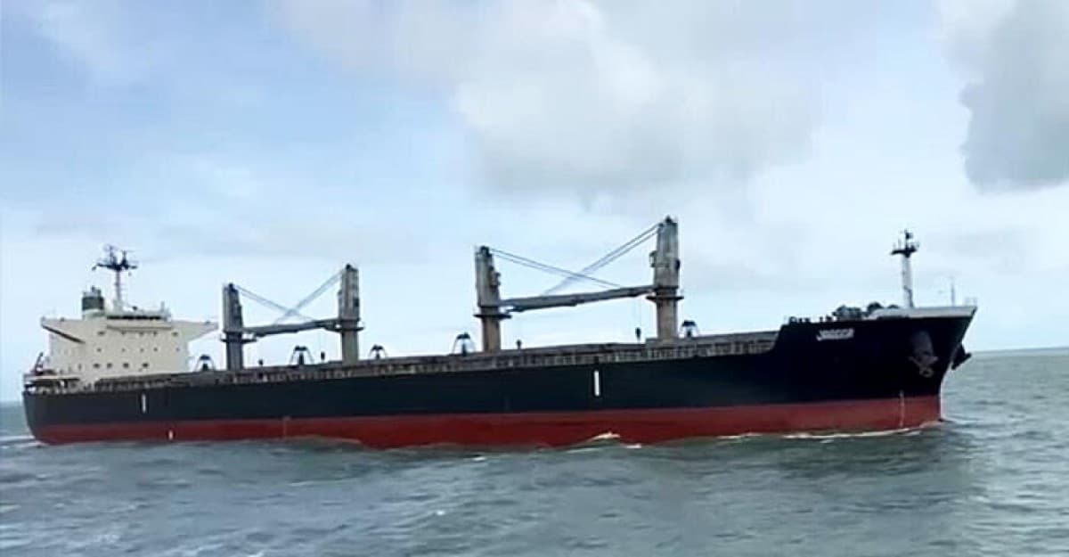 পায়রায় সাড়ে ৩৬ হাজার টন কয়লা নিয়ে এসছে জাহাজ