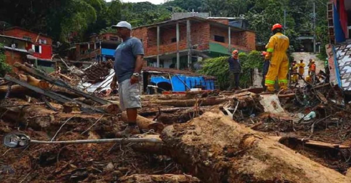 ব্রাজিলে ভবন ধসে প্রাণ গেল ৮ জনের