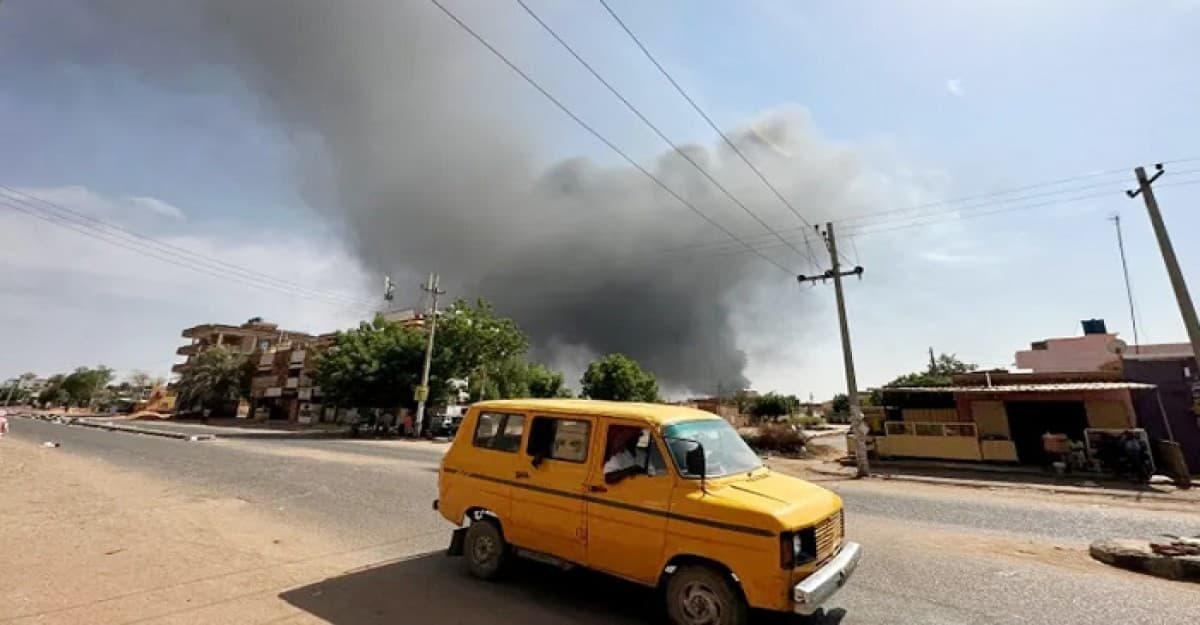 সুদানের খার্তুমে বিমান বাহিনীর হামলা, নিহত ২২
