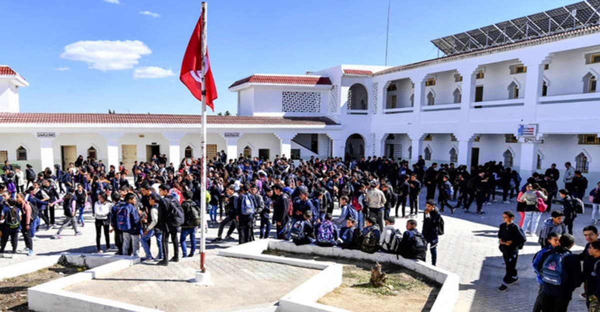 আন্দোলনের জেরে ১৭ হাজার শিক্ষকের বেতন বন্ধ