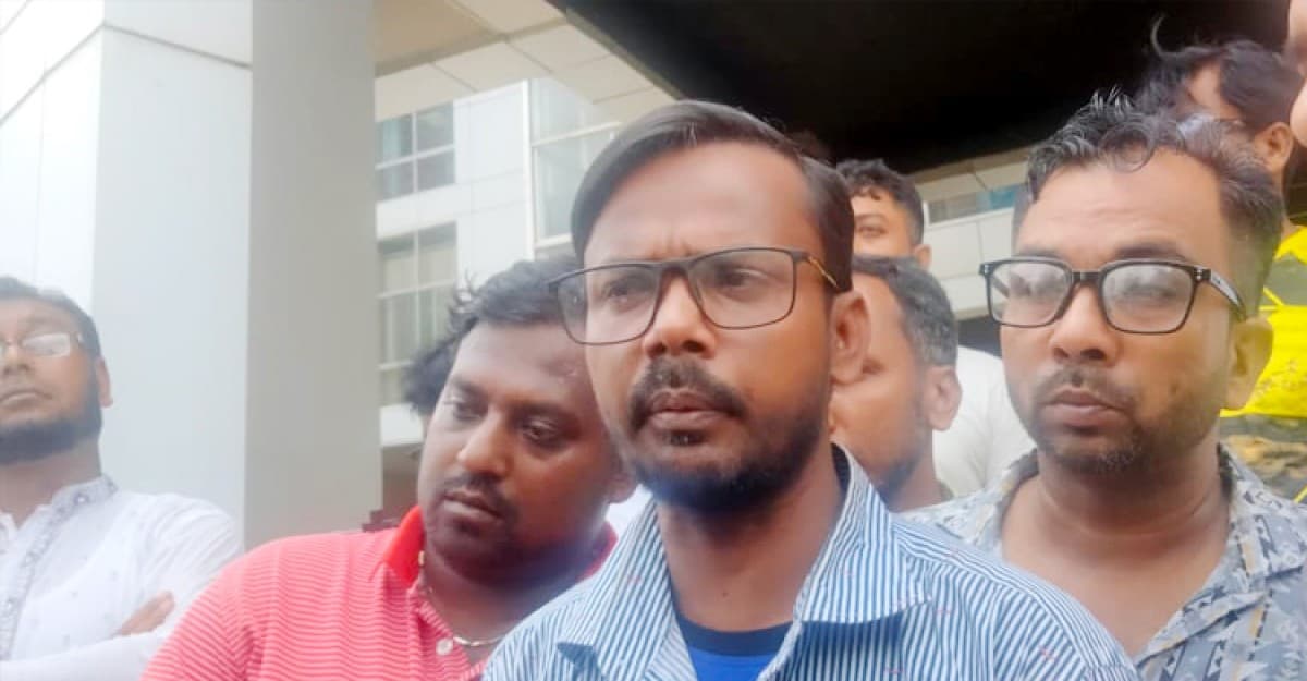 পুনর্নির্বাচনের দাবিতে নির্বাচন কমিশনে হিরো আলম