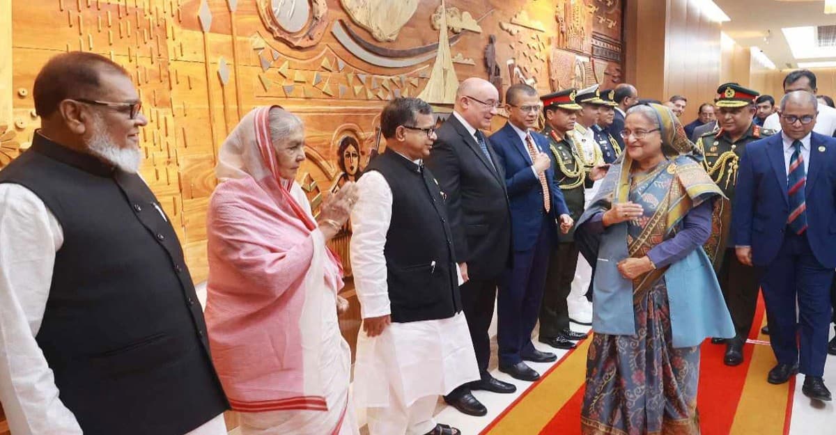 ইতালি পৌঁছেছেন প্রধানমন্ত্রী