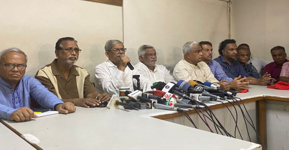 সরকারের মন্ত্রী-এমপিরা সন্ত্রাসীদের মতো ব্যবহার করেন বললেন মির্জা ফখরুল