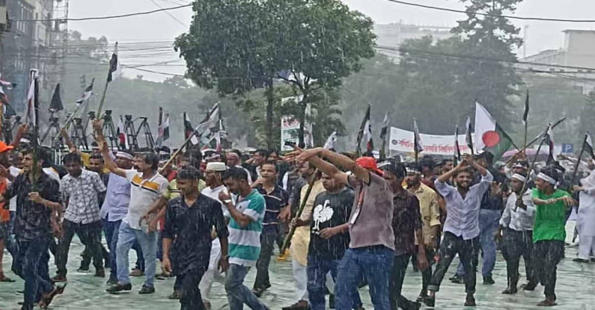 বৃষ্টির মধ্যেই আ.লীগের শান্তি সমাবেশ শুরু