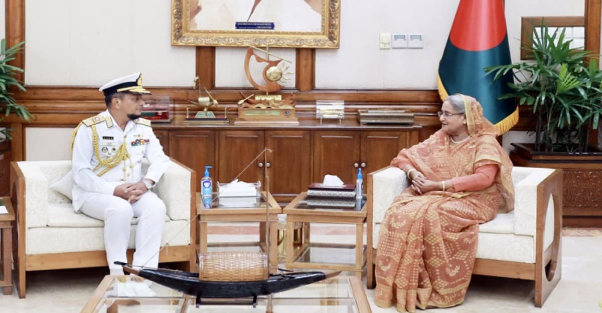 প্রধানমন্ত্রীর সাথে নৌবাহিনী প্রধানের সৌজন্য সাক্ষাত