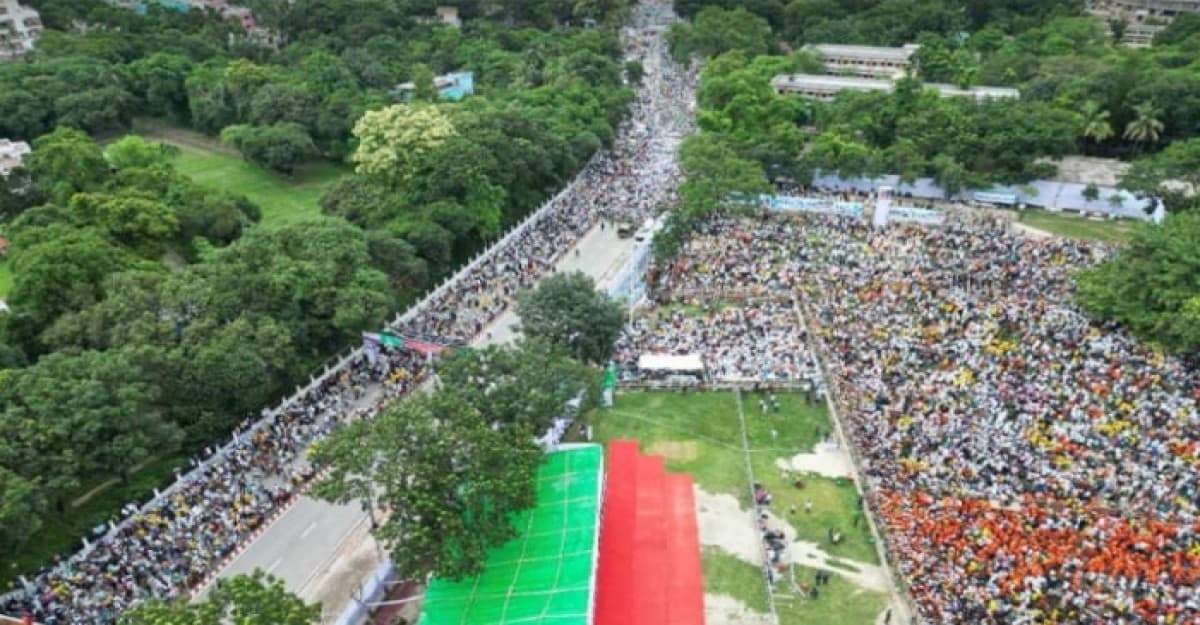 আ.লীগের মহাসমাবেশ চলছে, ১০ কিলোমিটার জুড়ে জনতার ঢল