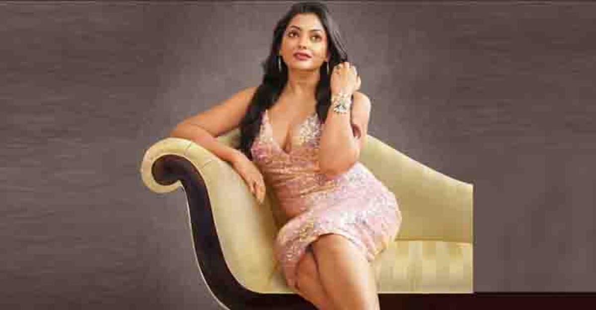 বিজ্ঞাপনে নিপুণ