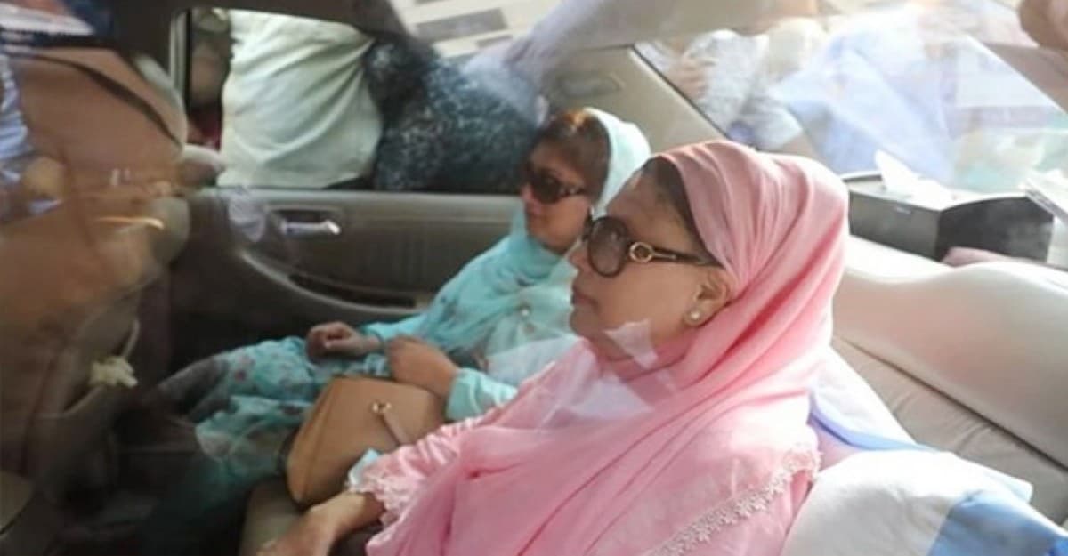 হাসপাতালের পথে খালেদা জিয়া