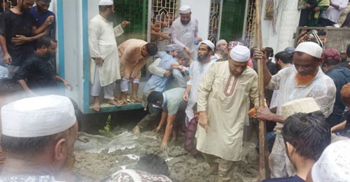 বড় ছেলের কবরের পাশে চিরনিদ্রায় শায়িত সাঈদী