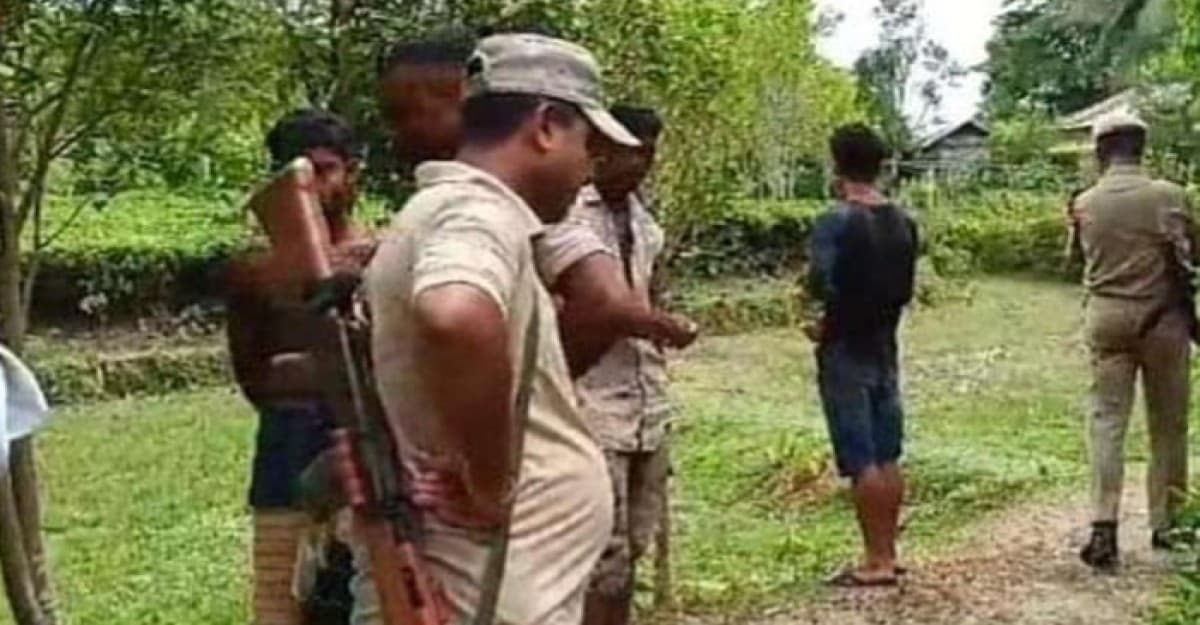 বাবাকে লাঠি দিয়ে পিটিয়ে হত‍্যা করল পাষন্ড ছেলে!