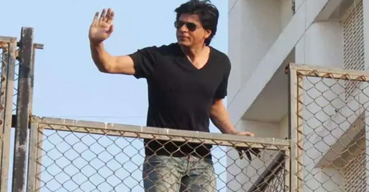 শাহরুখের মান্নাতের সামনে বিক্ষোভ, পুলিশ মোতায়েন