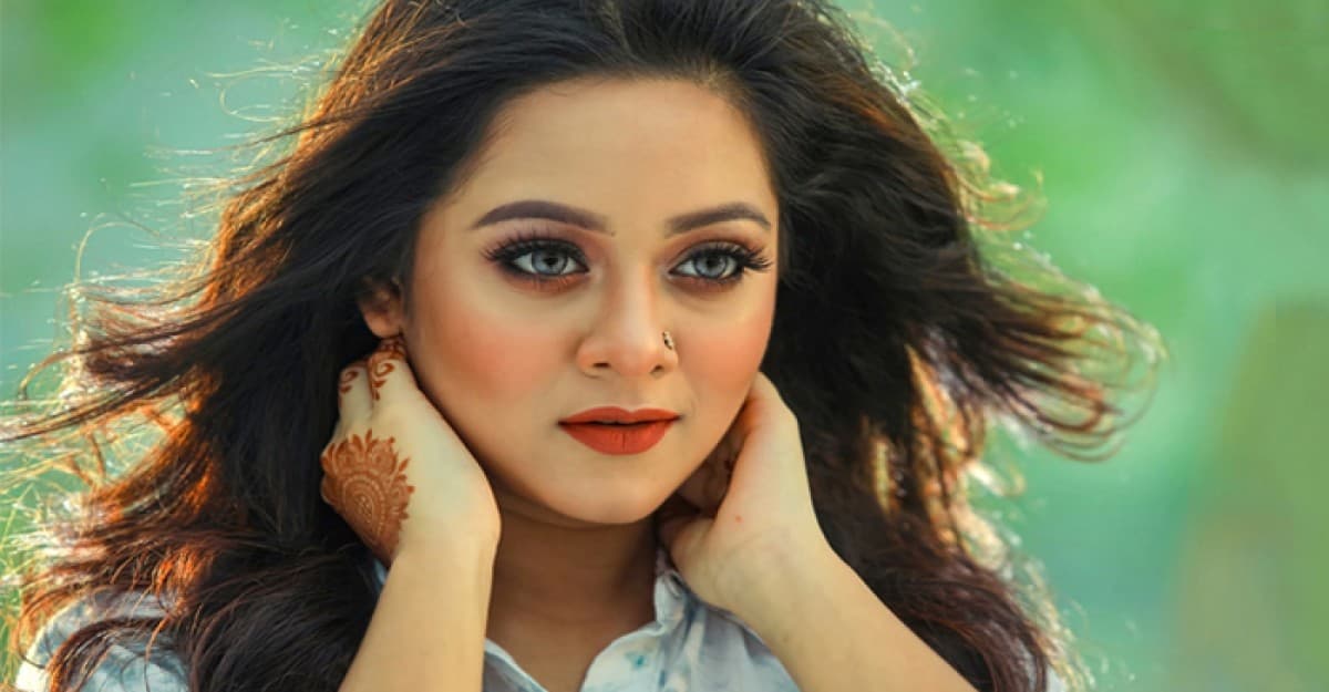 নায়কহীন চলচ্চিত্রে দীঘি