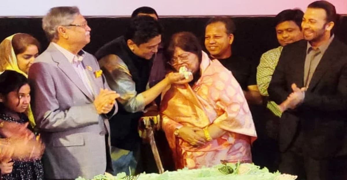 ছেলের প্রযোজিত সিনেমা দেখলেন রাষ্ট্রপতি