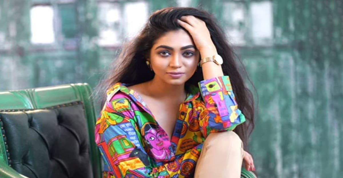 আমার বাবার অনেক টাকা: প্রিয়ন্তী