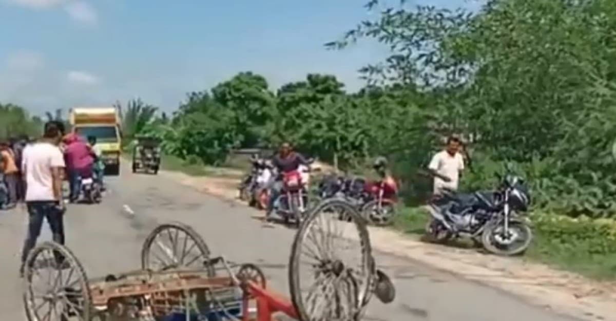 মেহেরপুরে প্রাইভেটের ধাক্কায় পাখি ভ্যান চালক নিহত