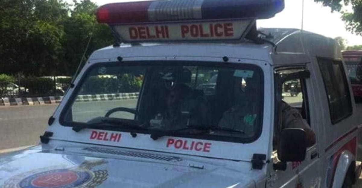 দিল্লিতে স্ত্রী-সন্তানের সামনেই প্রৌঢ়কে কুপিয়ে খুন!