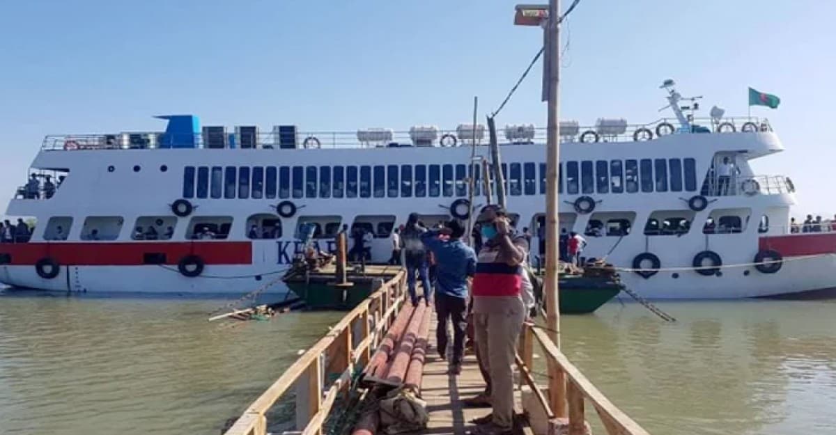 টেকনাফ-সেন্টমার্টিনে নৌরুটে জাহাজ চলাচল শুরু, আটকে পড়া পর্যটকরা ফিরবেন বিকালে