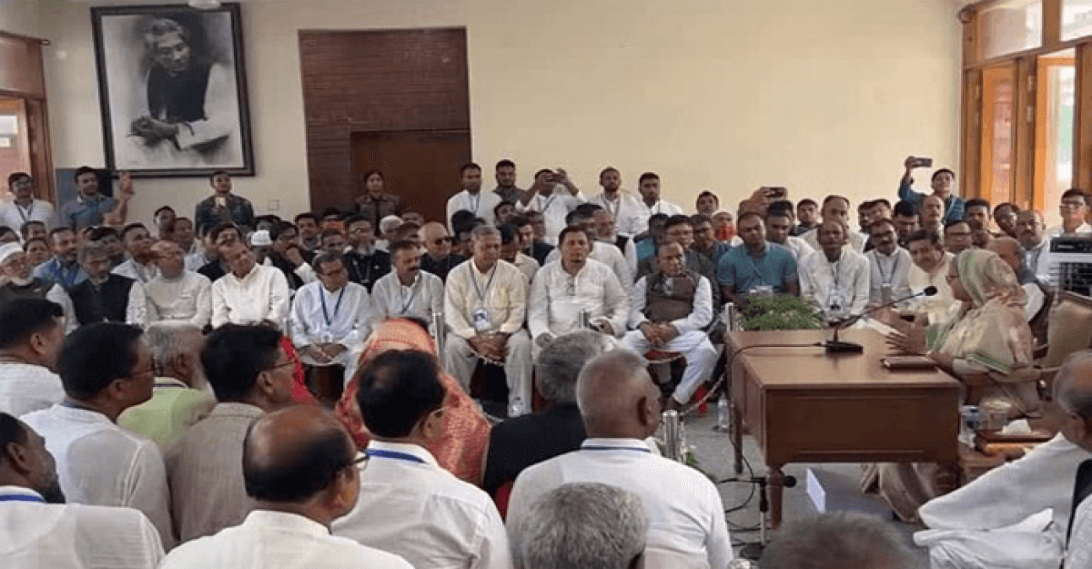 উপরে আল্লাহ আর নিচে আমার দলের লোকজন: প্রধানমন্ত্রী