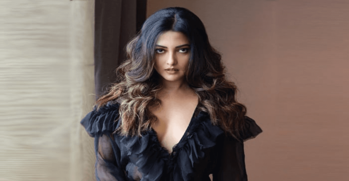 ভক্তদের সুখবর দিলেন রাইমা সেন