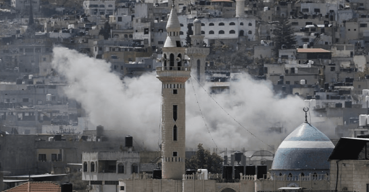 এবার পশ্চিম তীরে মসজিদে ইসরাইলের হামলা
