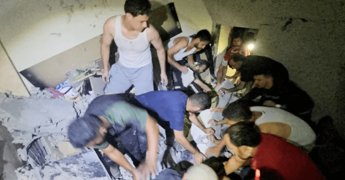 গাজার শরণার্থী শিবিরে বিমান হামলা, নিহত ৩০