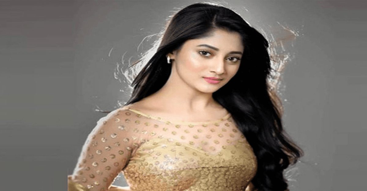 ভালোবাসা দিবসে আসছে পূজার ‘নাকফুল’