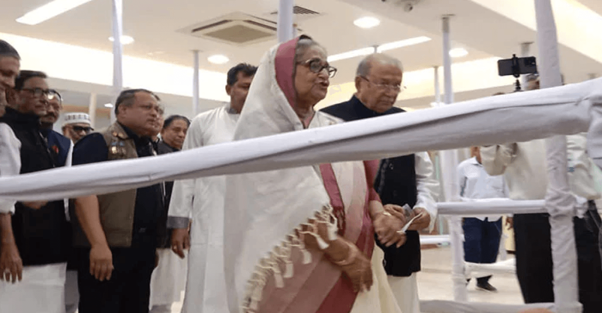 আ. লীগের মনোনয়ন ফরম বিক্রি উদ্বোধন করলেন শেখ হাসিনা