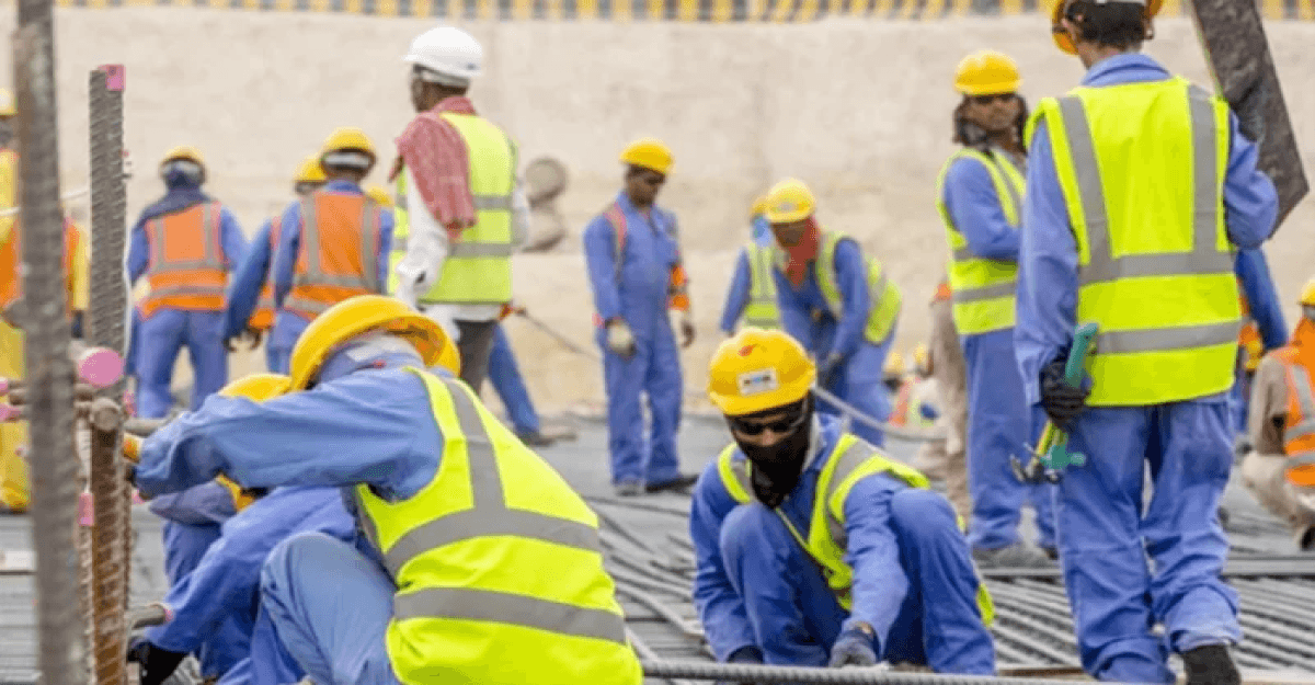 একসঙ্গে দুই চাকরির অনুমতি দিল সৌদি আরব