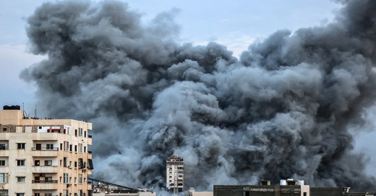 গাজায় ১ দিনে ৭০০ প্রাণ কেড়ে নিল ইসরাইল