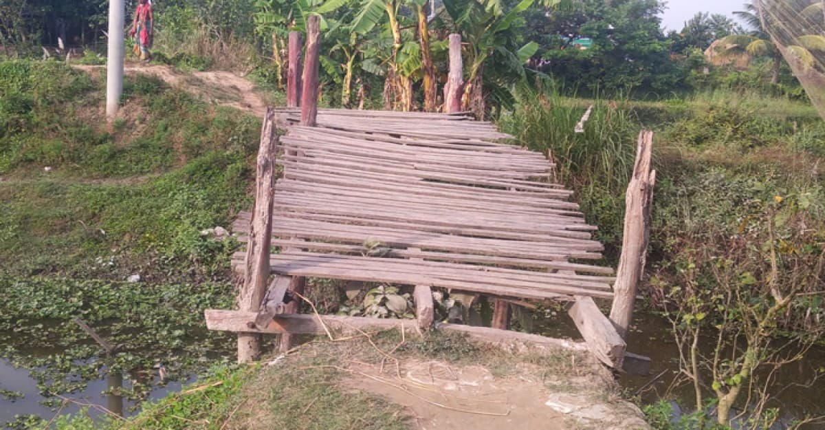 মুরাদনগরে উন্নয়নের স্নিগ্ধ হাওয়া বঞ্চিত চুলরিয়া গ্রাম