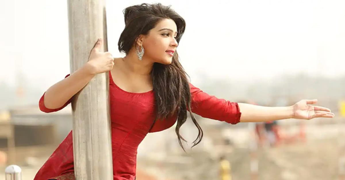 মাহিয়া মাহির বার্ষিক আয় কত?