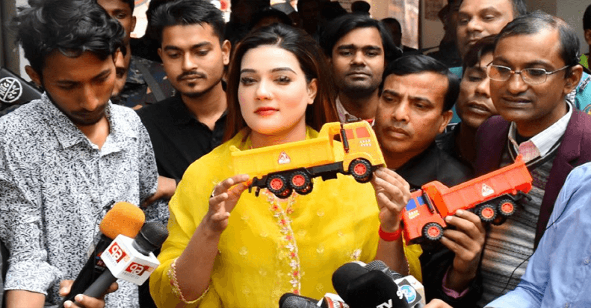 প্রচারে নেমে মাহিয়া মাহির আক্ষেপ